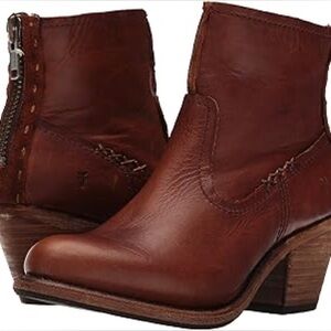 Frye Leslie short boot 7 1/2 Cognac
